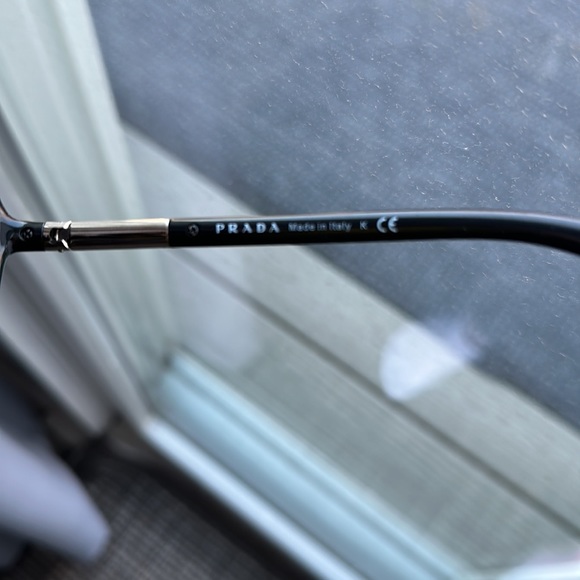 Prada sunglasses SPR25L gently used - Picture 5 of 8